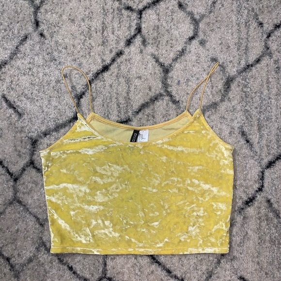 Crop top - Picture 2 of 3